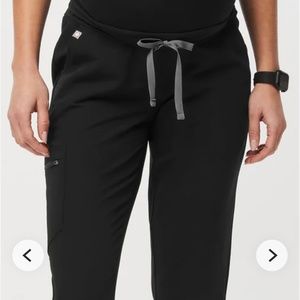 2 pairs Figs maternity jogger pants